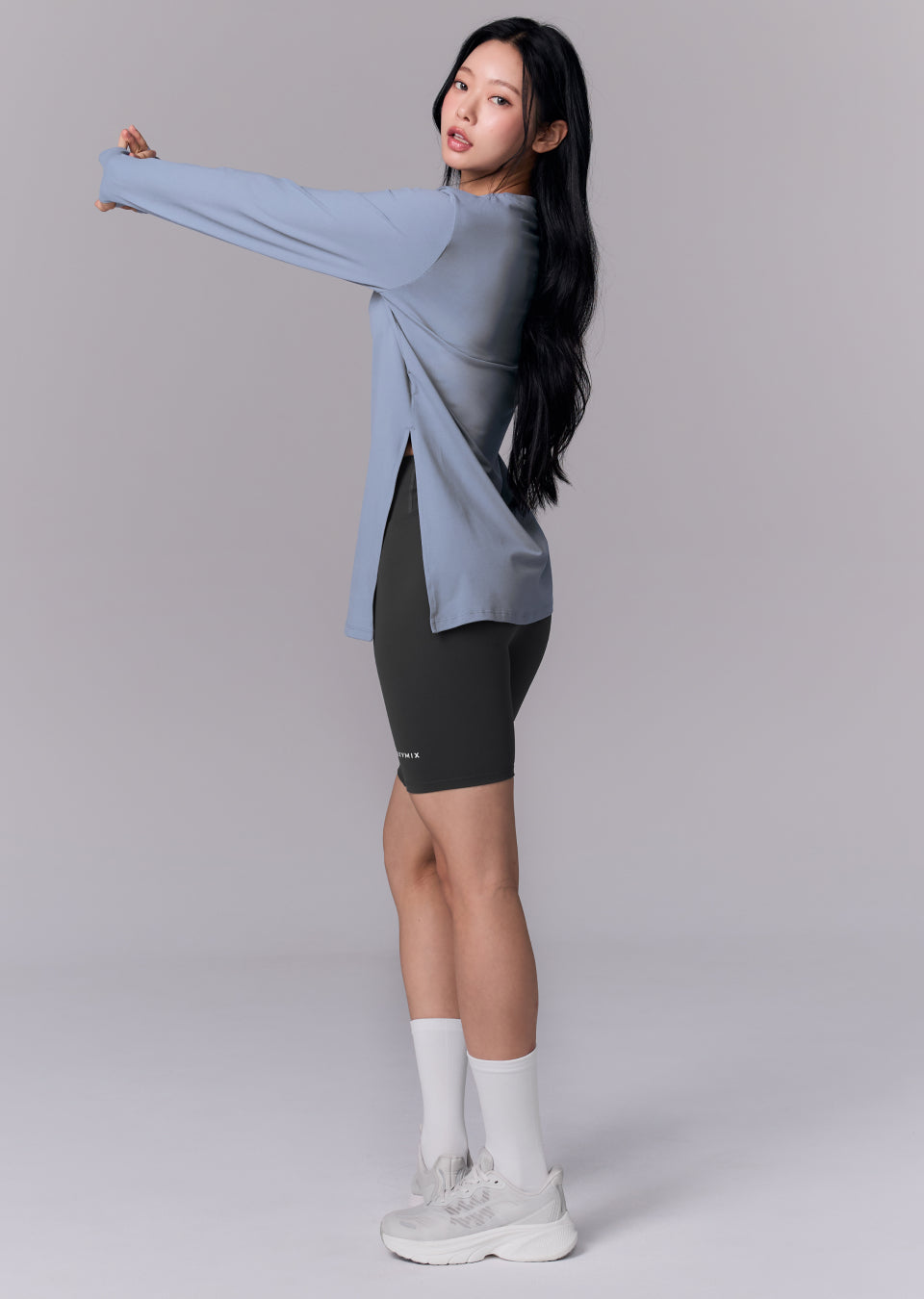 Peach-like One-Slit Loose Fit Long Sleeve