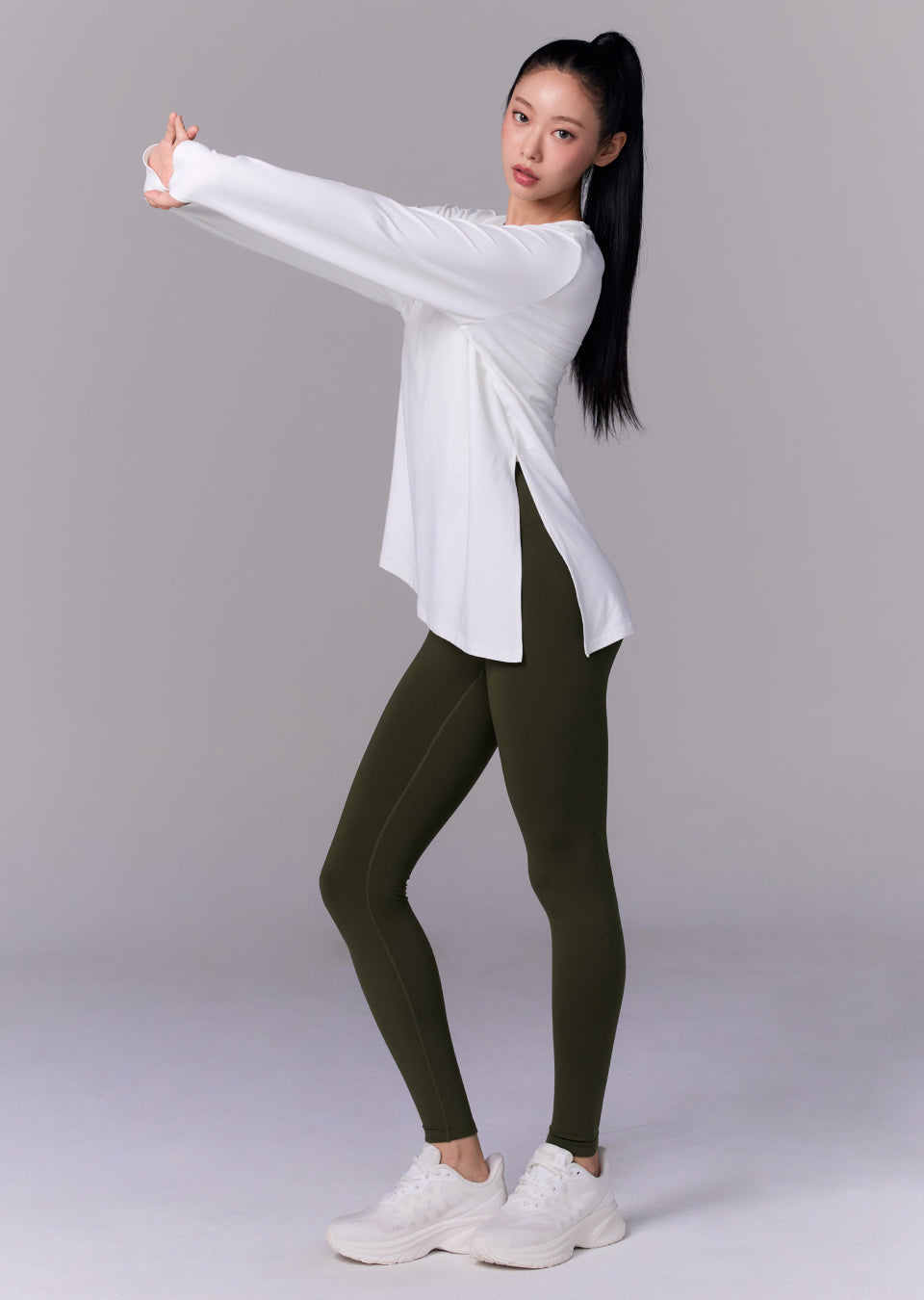 Peach-like One-Slit Loose Fit Long Sleeve