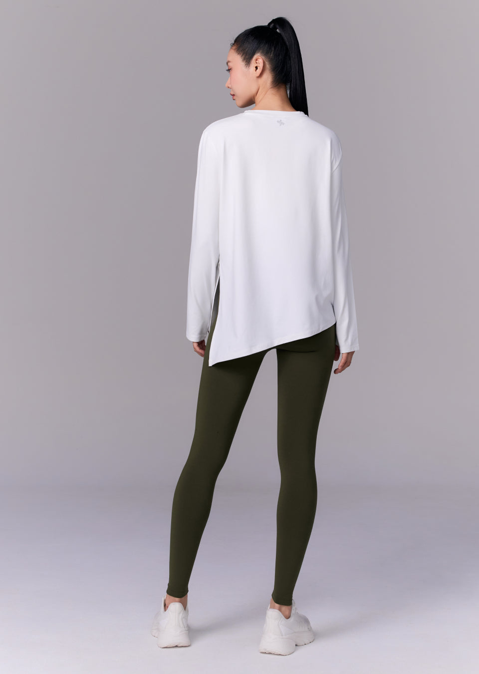 Peach-like One-Slit Loose Fit Long Sleeve