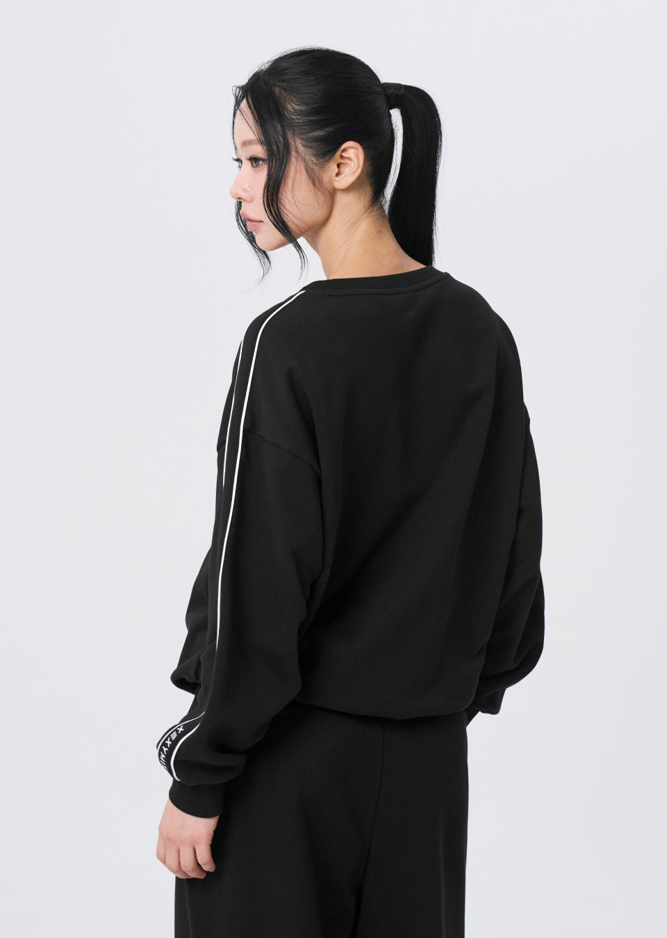Softree Oversized Piping Contrast Sweatshirt