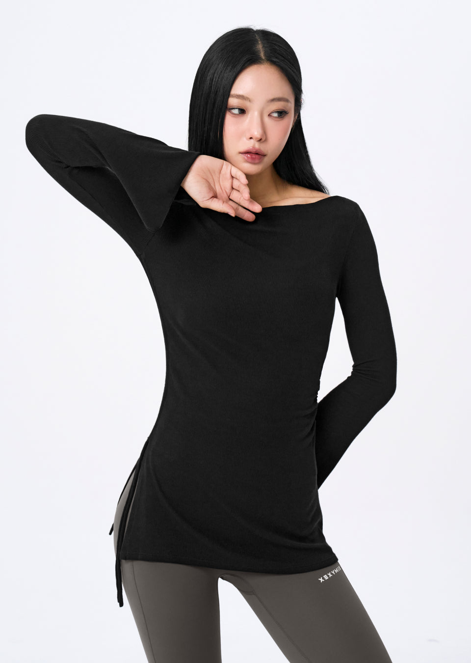 [Go Youn-Jung's Outfit] Ribbed Off-shoulder One-Slit Long Sleeve