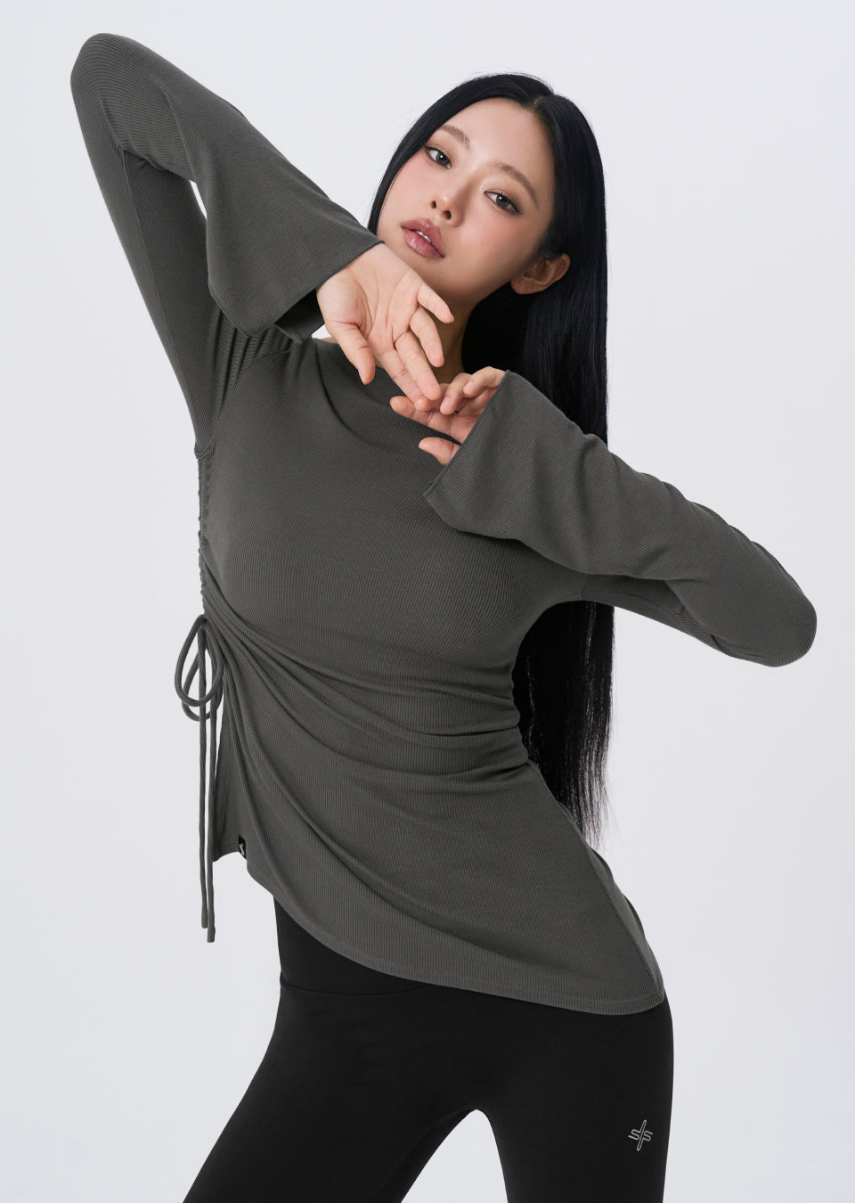 [Go Youn-Jung's Outfit] Ribbed Off-shoulder One-Slit Long Sleeve