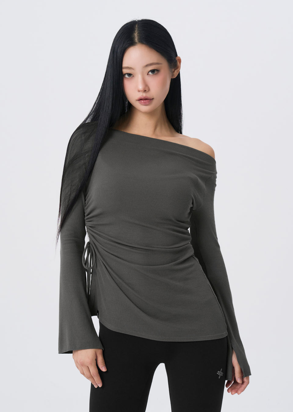 [Go Youn-Jung's Outfit] Ribbed Off-shoulder One-Slit Long Sleeve