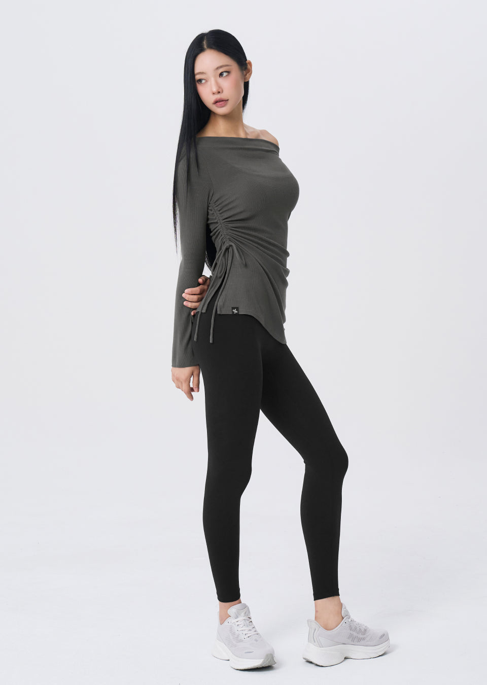 [Go Youn-Jung's Outfit] Ribbed Off-shoulder One-Slit Long Sleeve