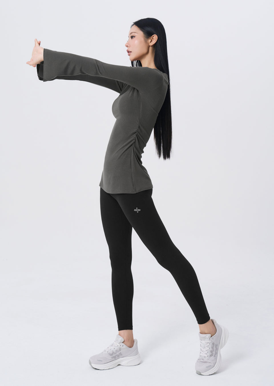 [Go Youn-Jung's Outfit] Ribbed Off-shoulder One-Slit Long Sleeve