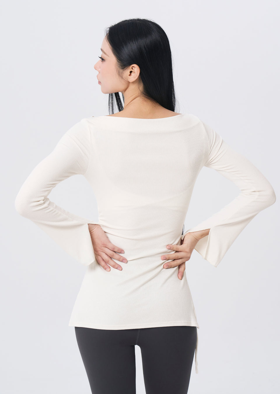 [Go Youn-Jung's Outfit] Ribbed Off-shoulder One-Slit Long Sleeve