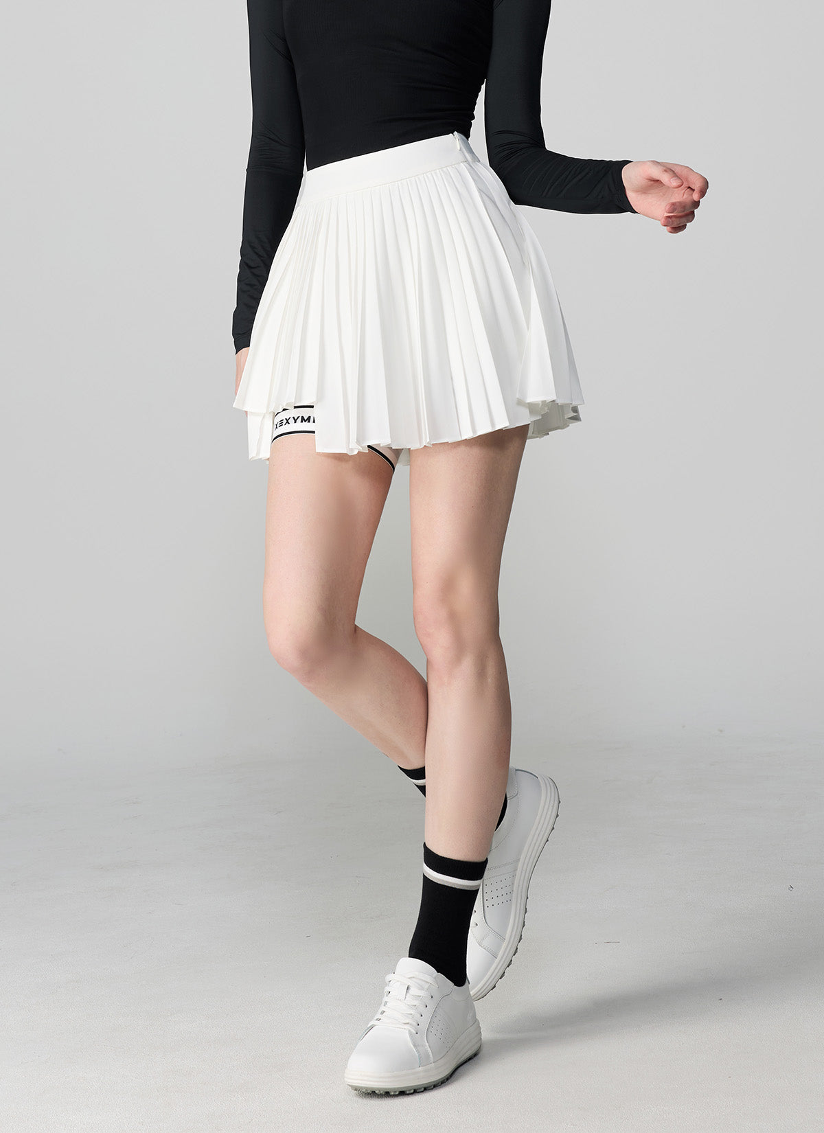 Unbalanced Logo Point Pleats Skirt