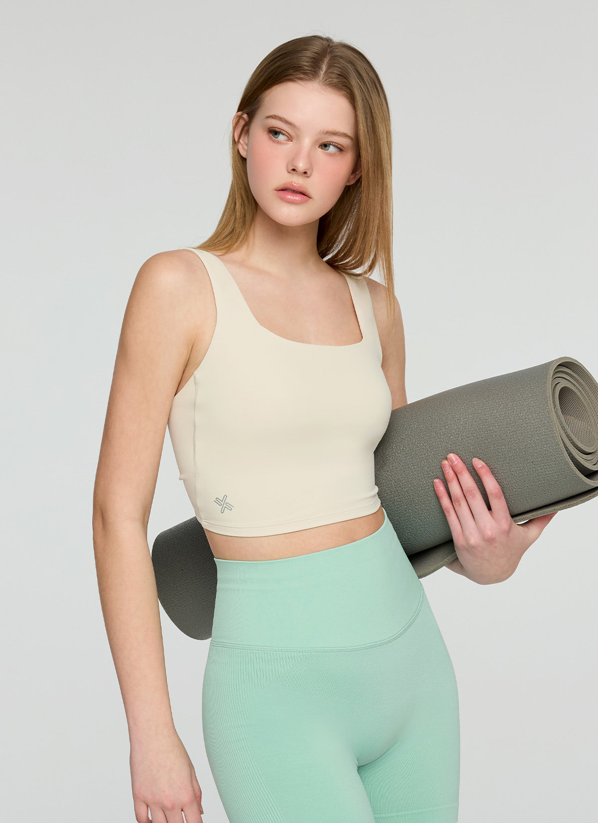 Black Label Signature Power Rise Back Twist Crop Top