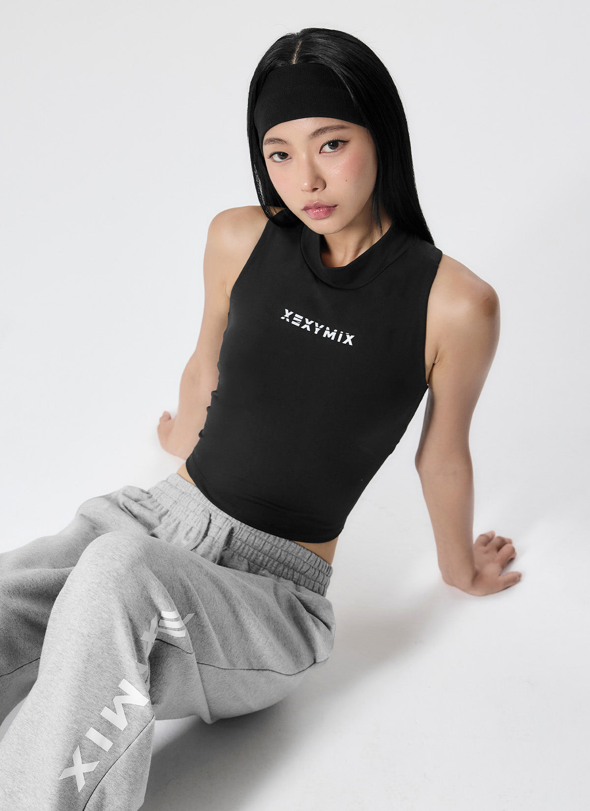Mock Neck Logo Point Crop Top