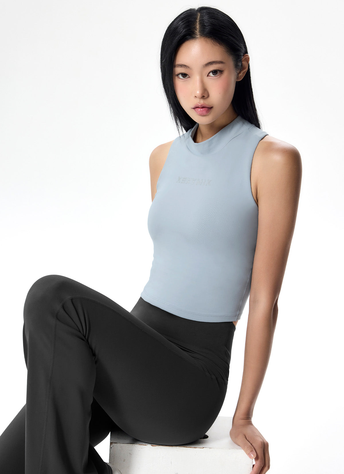 Mock Neck Logo Point Crop Top