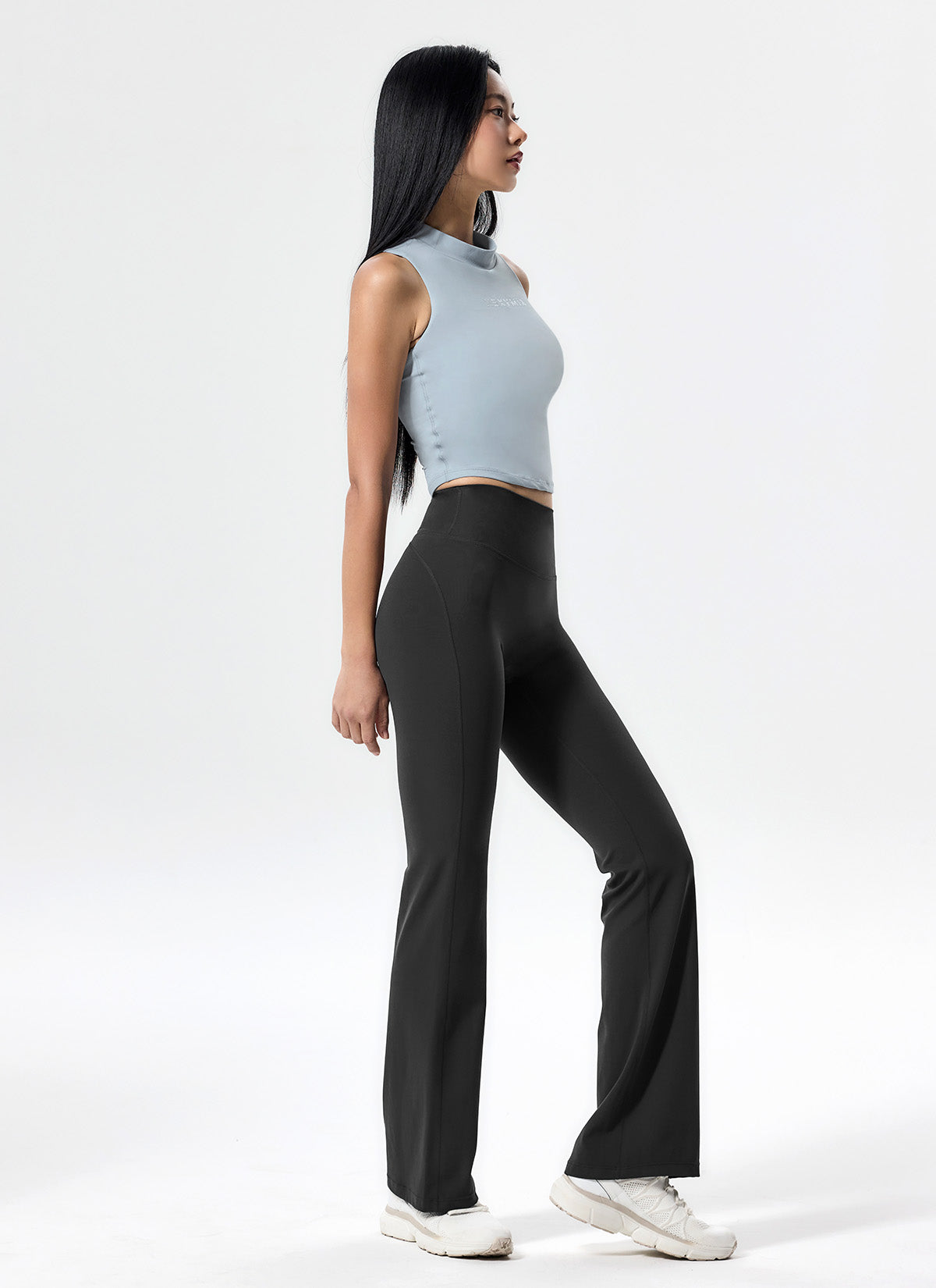 Mock Neck Logo Point Crop Top