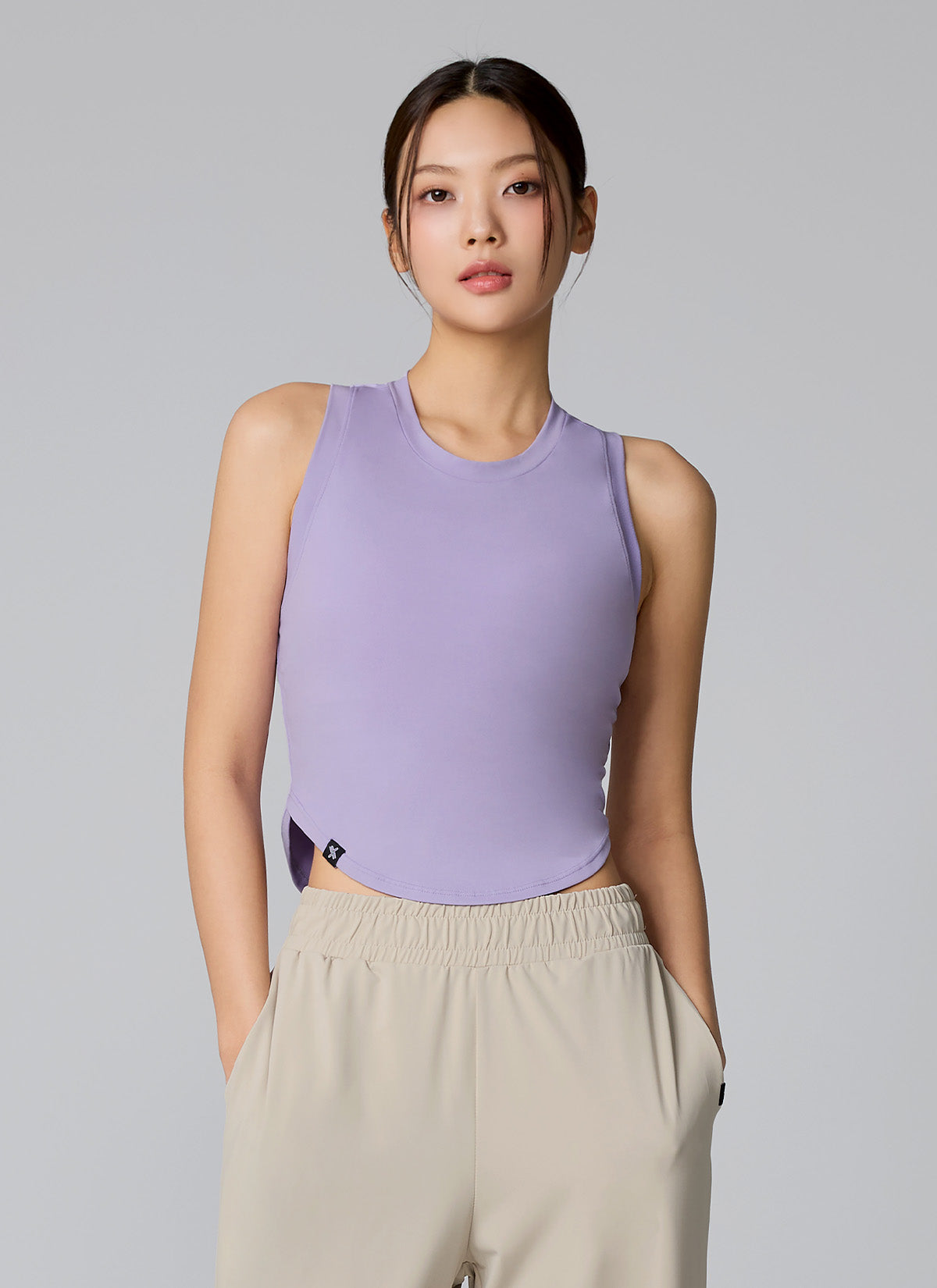XELLA Light Round Sleeveles Crop Tank