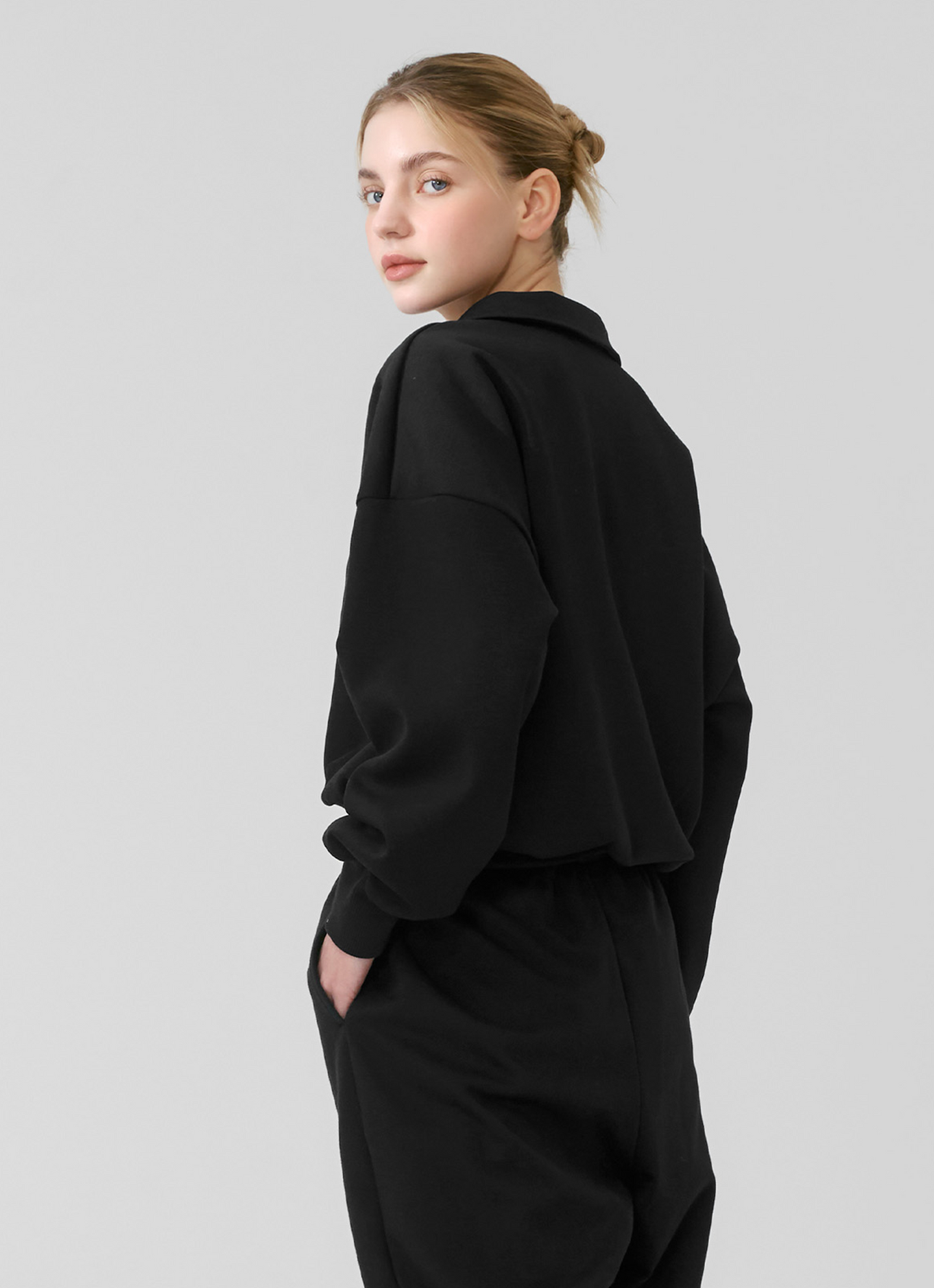 Mild Logo Collar Crop Sweatshirt Long Sleeve