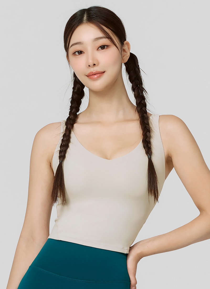 Black Label Signature Breathe V-Neck Crop Top In Clay Beige