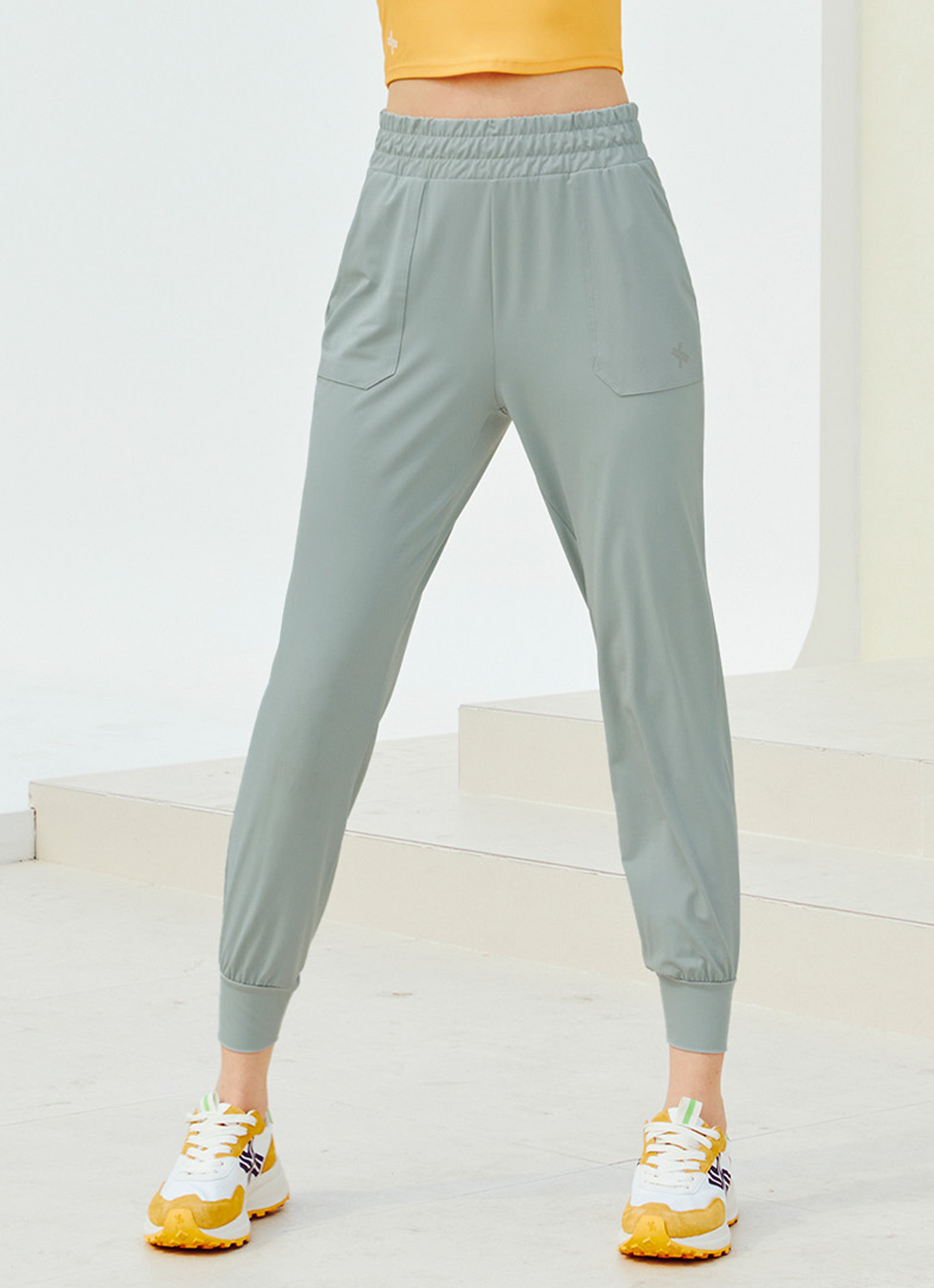 Medium Feather In-Band Jogger Pants