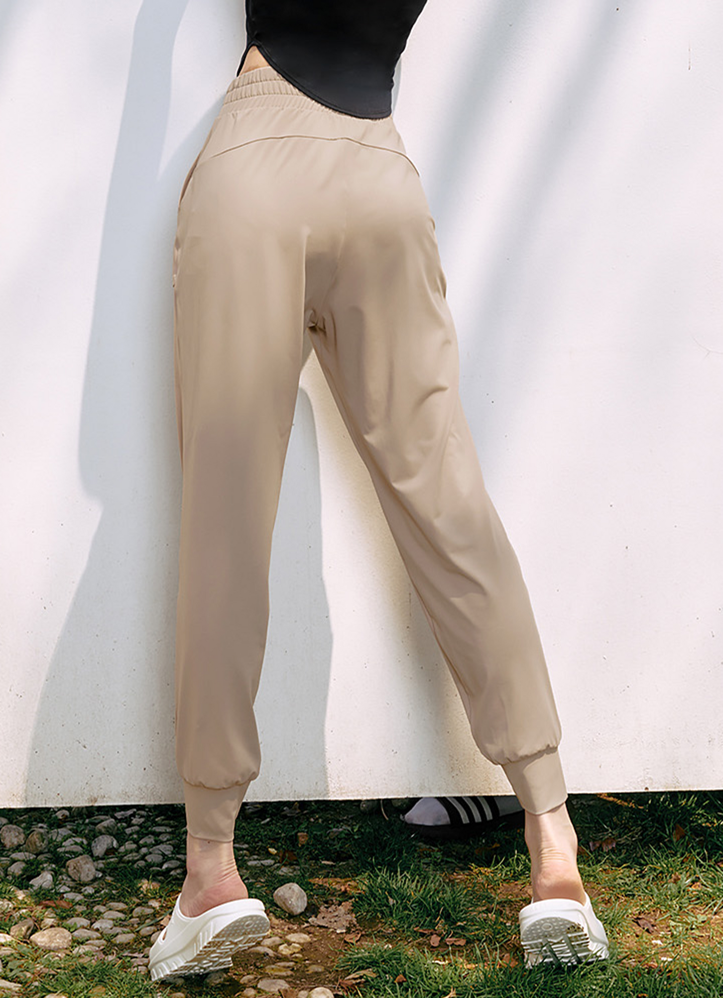 Medium Feather In-Band Jogger Pants