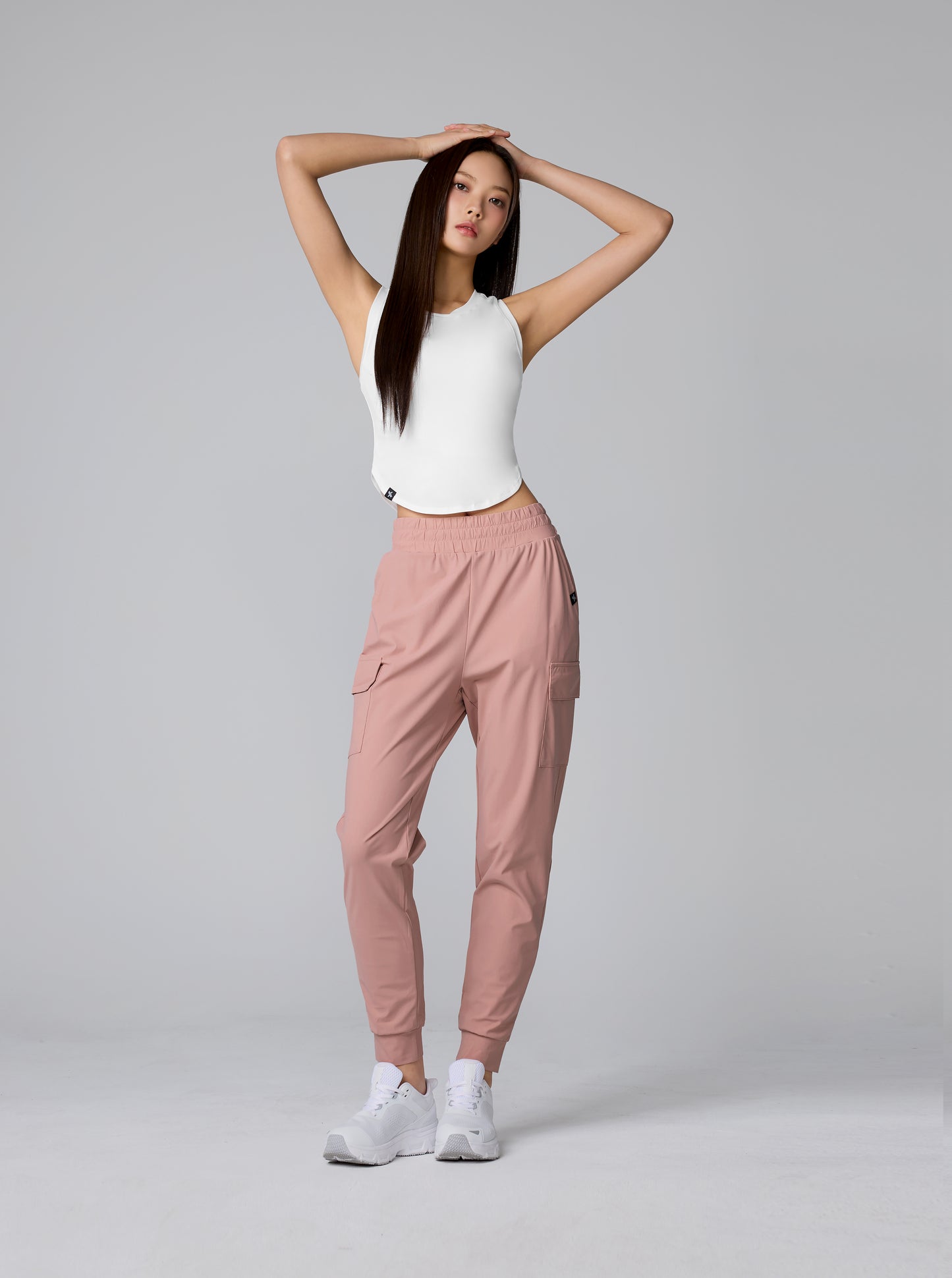 XELLA Light Round Sleeveles Crop Tank