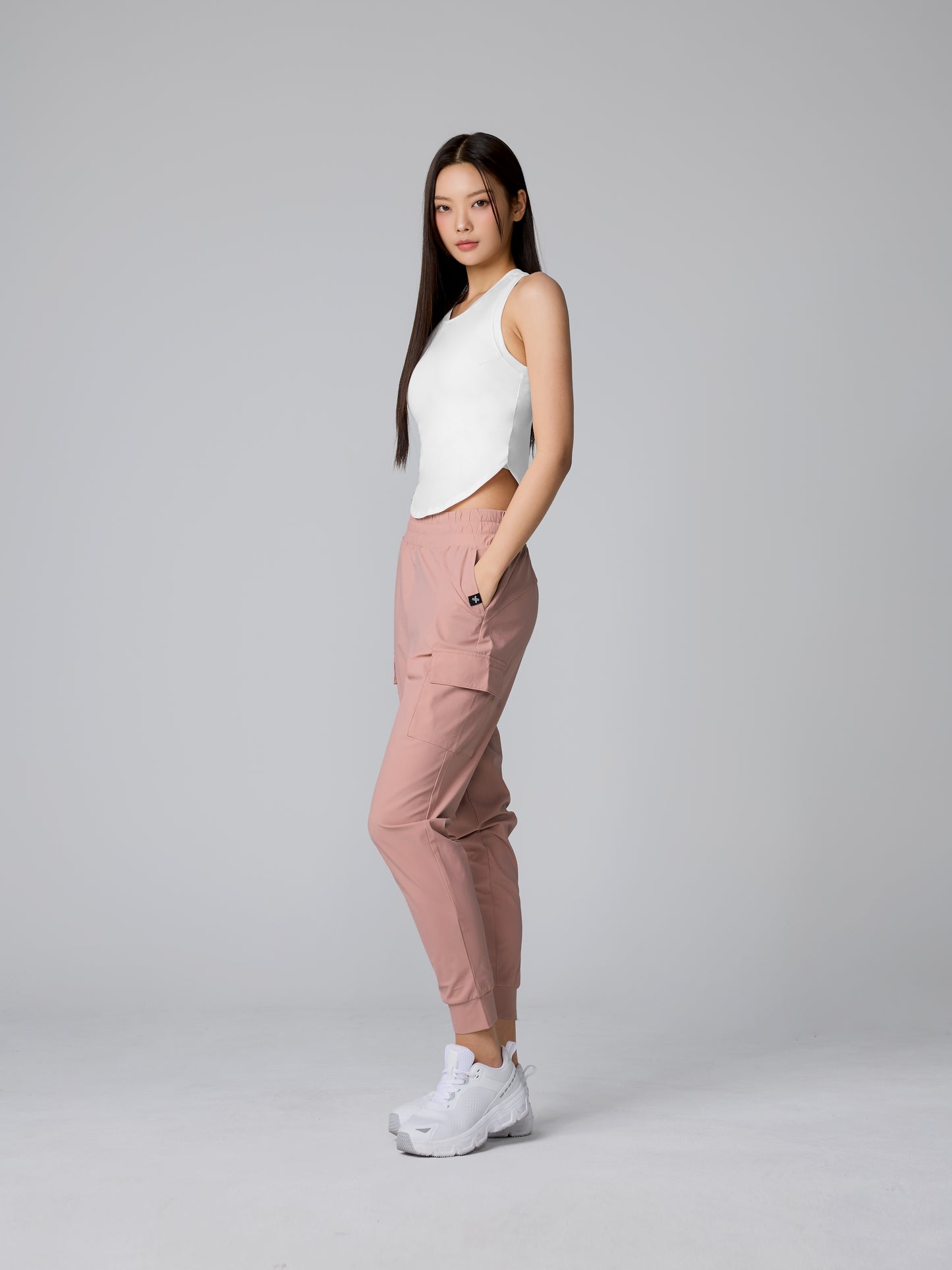 XELLA Light Round Sleeveles Crop Tank