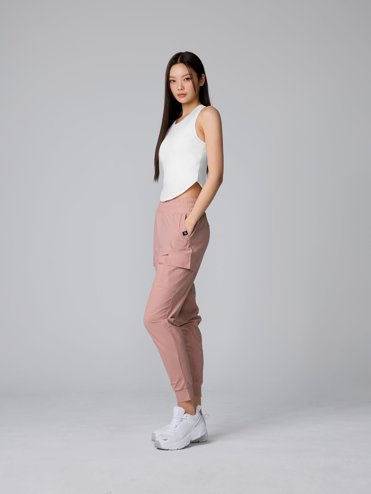 XELLA Light Round Sleeveles Crop Tank