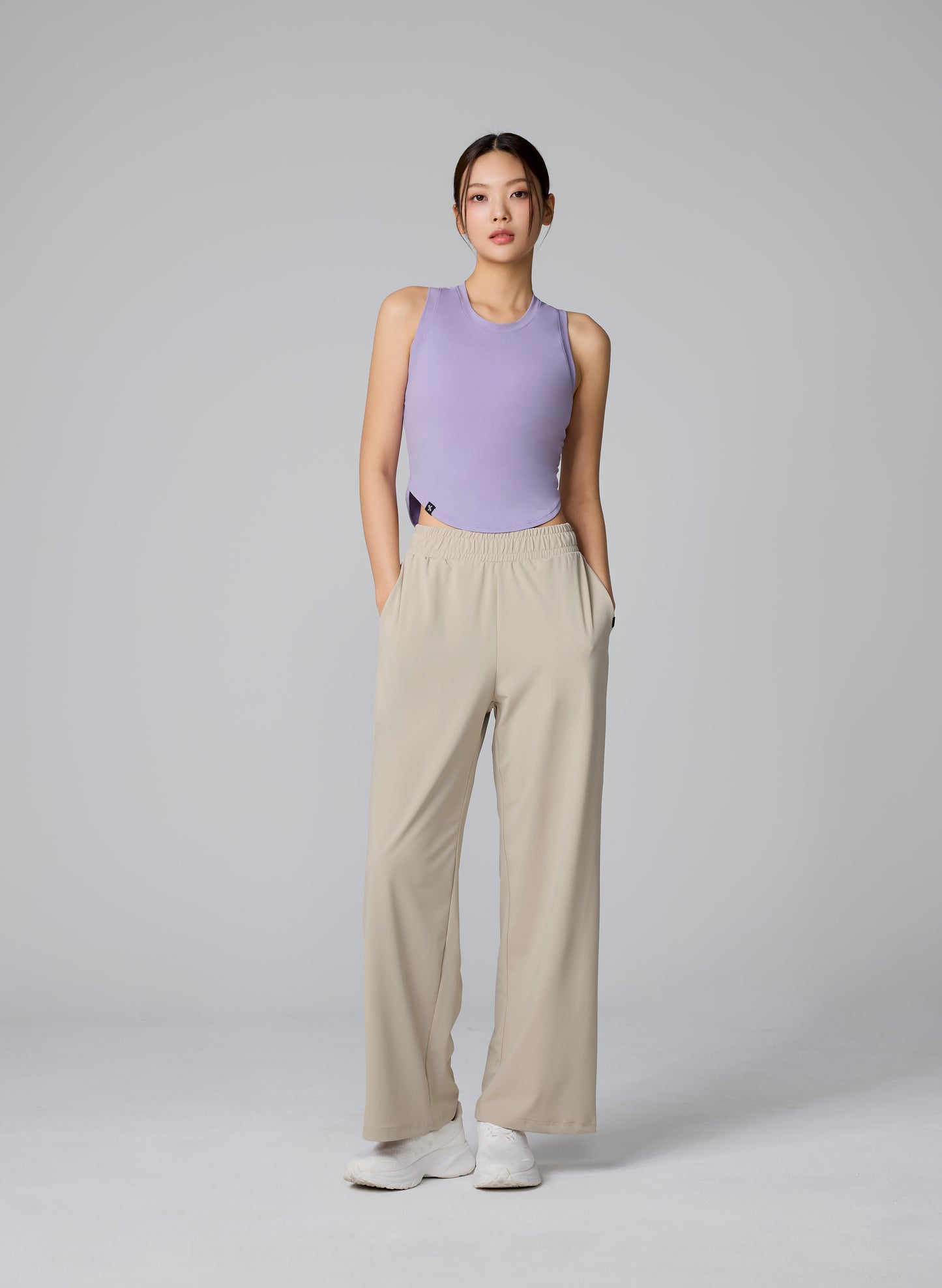 XELLA Light Round Sleeveles Crop Tank