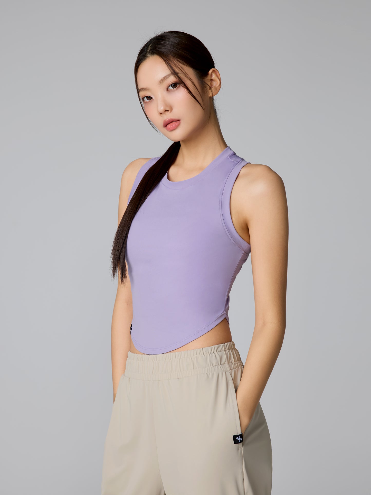 XELLA Light Round Sleeveles Crop Tank