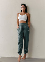 Relax Feather Harlem Pants